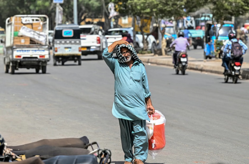 سنڌ، ڏکڻ پنجاب ۽ بلوچستان جي مختلف حصن ۾ اڄ به هيٽ ويو جي لهر برقرار